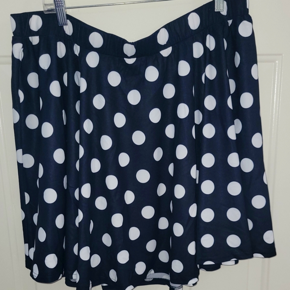 Woman's plus size Dark blue polka dot skirt. Size 4X